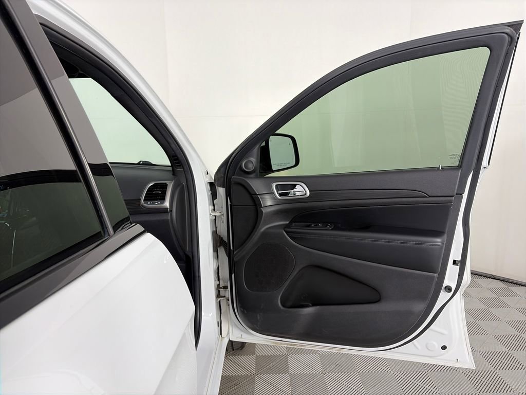 Used 2019 Jeep Grand Cherokee Altitude image 30