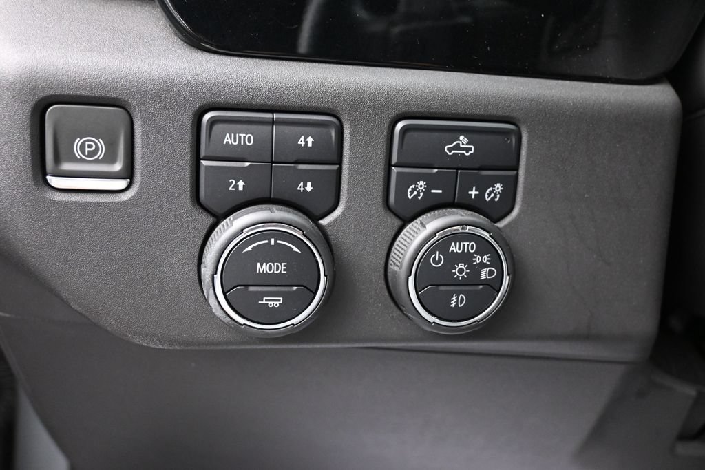 Used 2024 Chevrolet Silverado 1500 LT Trail Boss w/ Convenience Package II AWD/4WD image 15