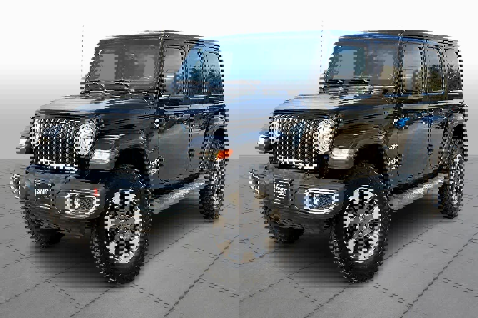 Used 2018 Jeep Wrangler Unlimited Sahara w/ Dual Top Group image 6