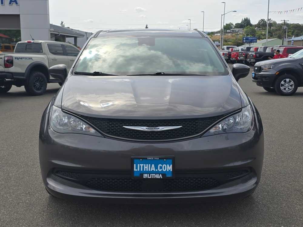 Used 2023 Chrysler Voyager LX FWD image 8