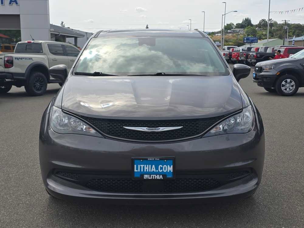 Used 2023 Chrysler Voyager LX FWD image 8
