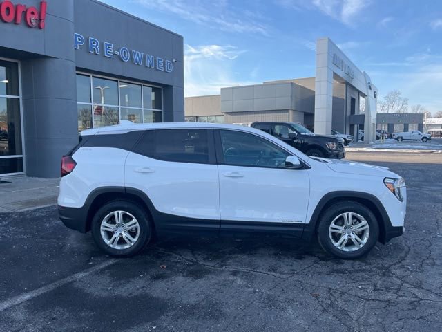 Used 2024 GMC Terrain SLE image 5