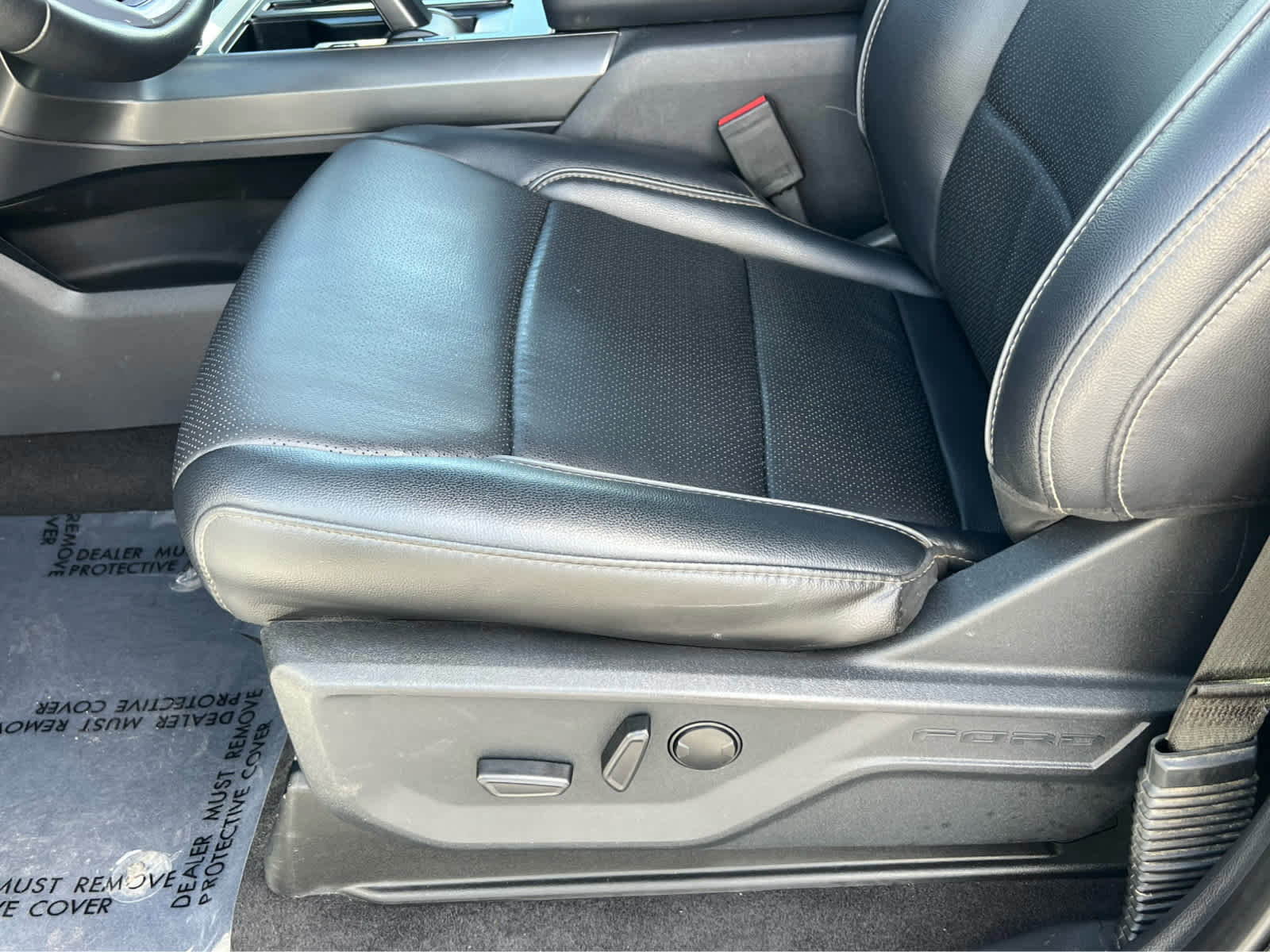 Certified 2025 Ford F150 Lariat image 31