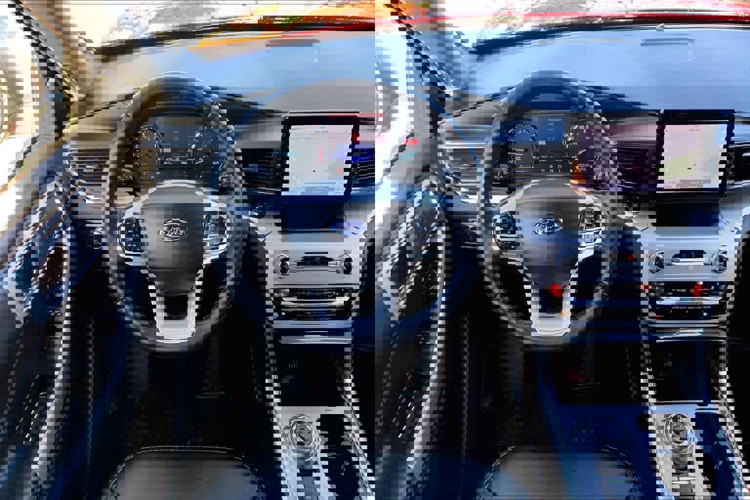 Certified 2021 Ford Explorer XLT w/ Equipment Group 202A image 5