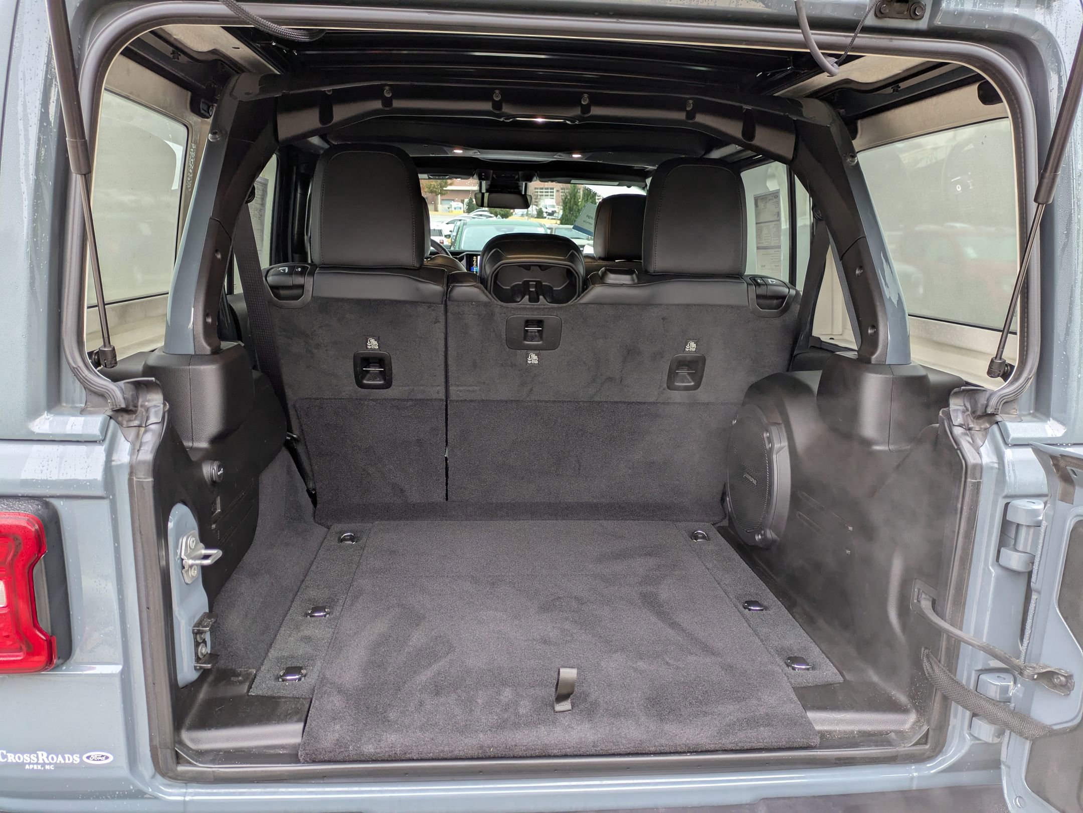 Used 2024 Jeep Wrangler Unlimited Rubicon w/ Technology Group image 36