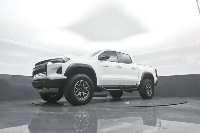 Used 2024 Chevrolet Colorado ZR2 w/ Safety Package AWD/4WD image 33