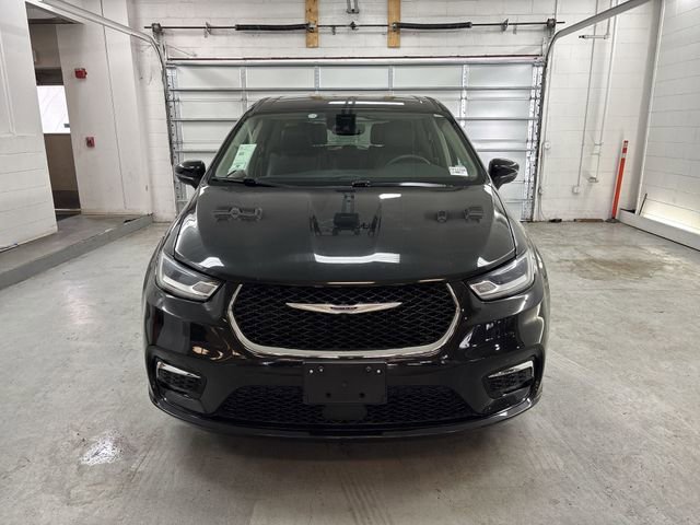 Used 2023 Chrysler Pacifica Touring-L image 26