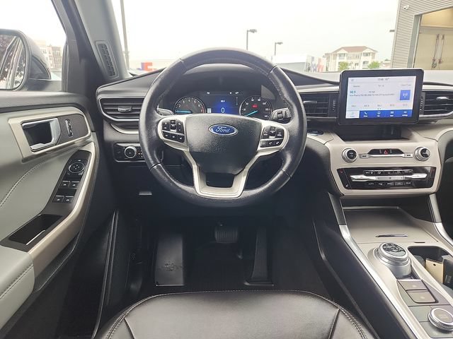 Certified 2023 Ford Explorer XLT w/ Equipment Group 202A AWD/4WD image 9