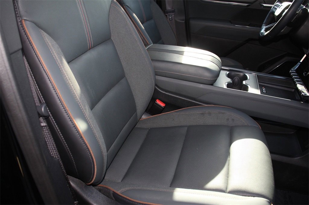 Used 2024 GMC Acadia AT4 w/ Luxury Package image 29