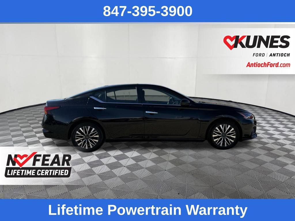 Used 2024 Nissan Altima 2.5 SV image 2