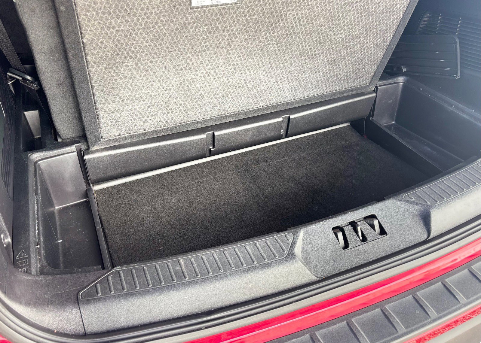 Certified 2021 Ford Explorer XLT w/ Equipment Group 202A image 14