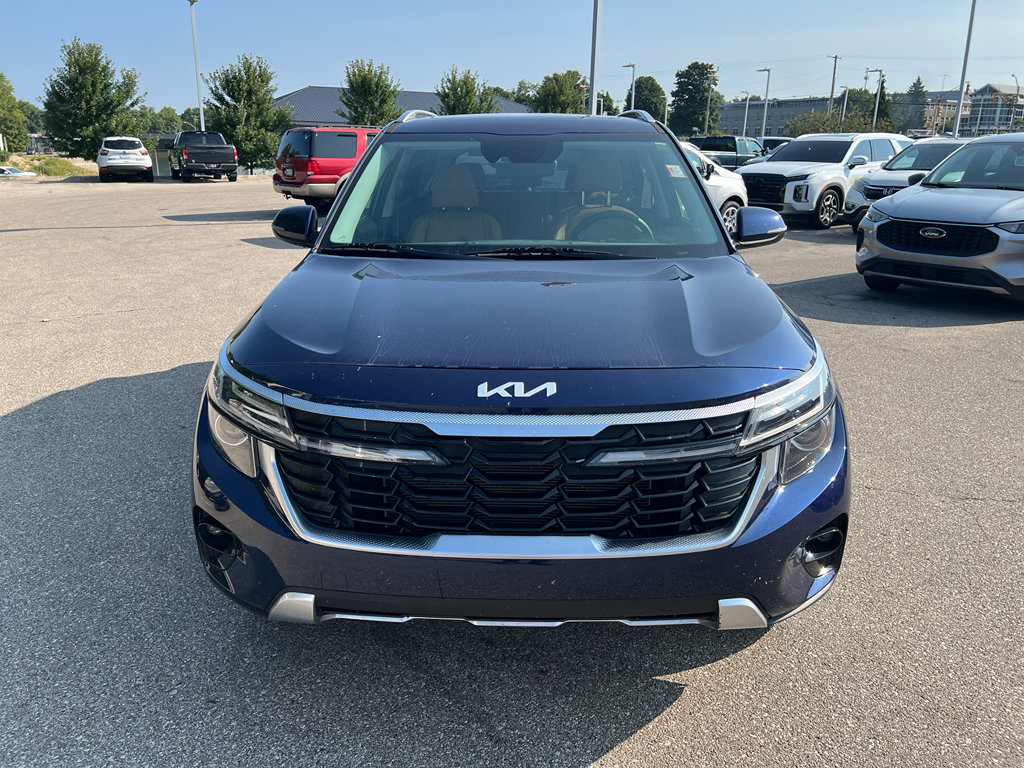 Used 2024 Kia Seltos EX AWD/4WD image 2