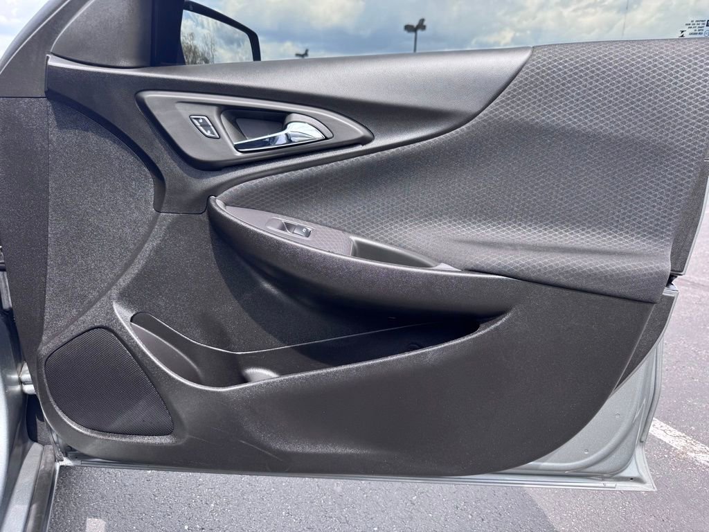 Used 2025 Chevrolet Malibu LS FWD image 23