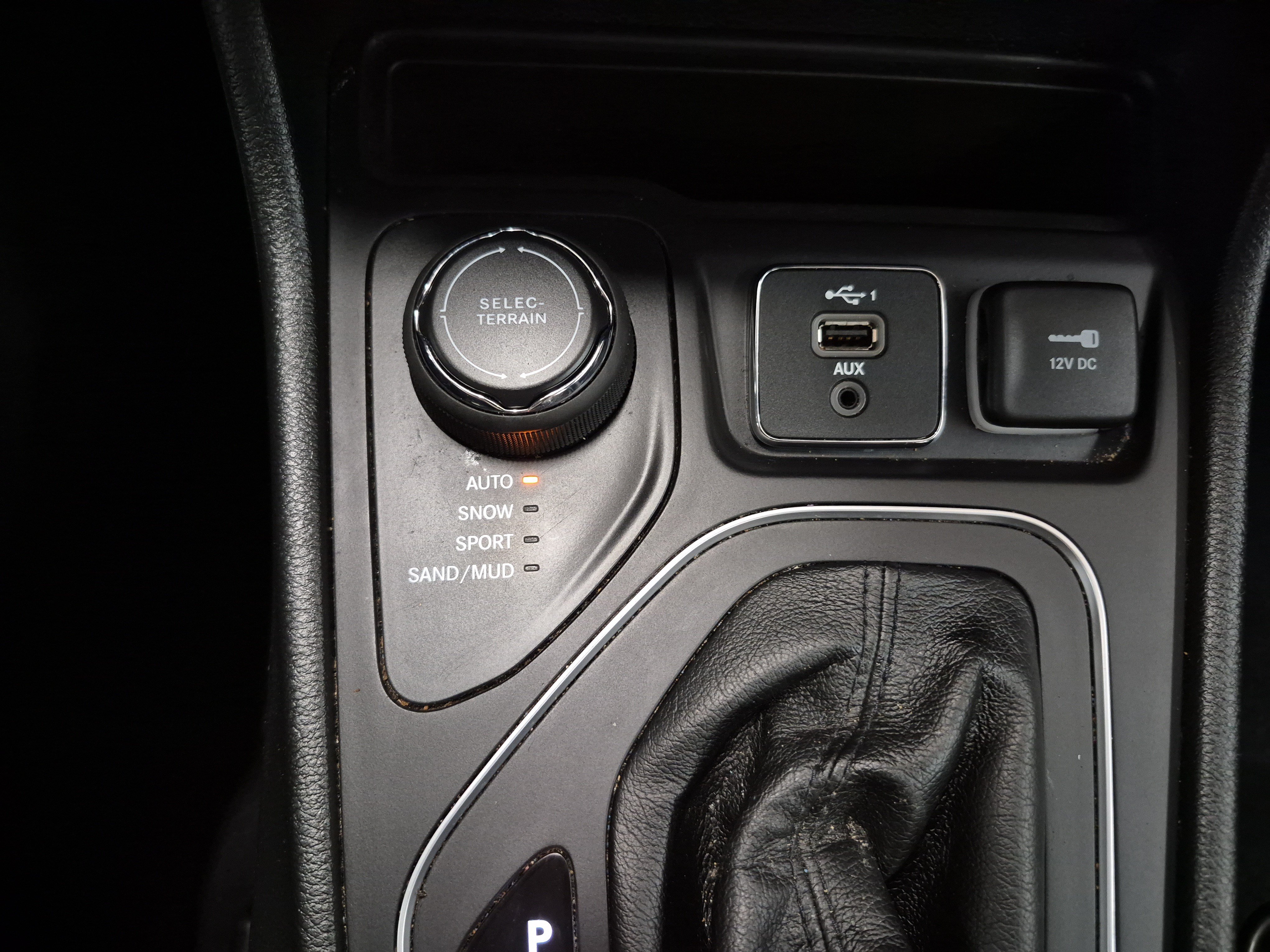 Used 2022 Jeep Cherokee Latitude AWD/4WD image 24
