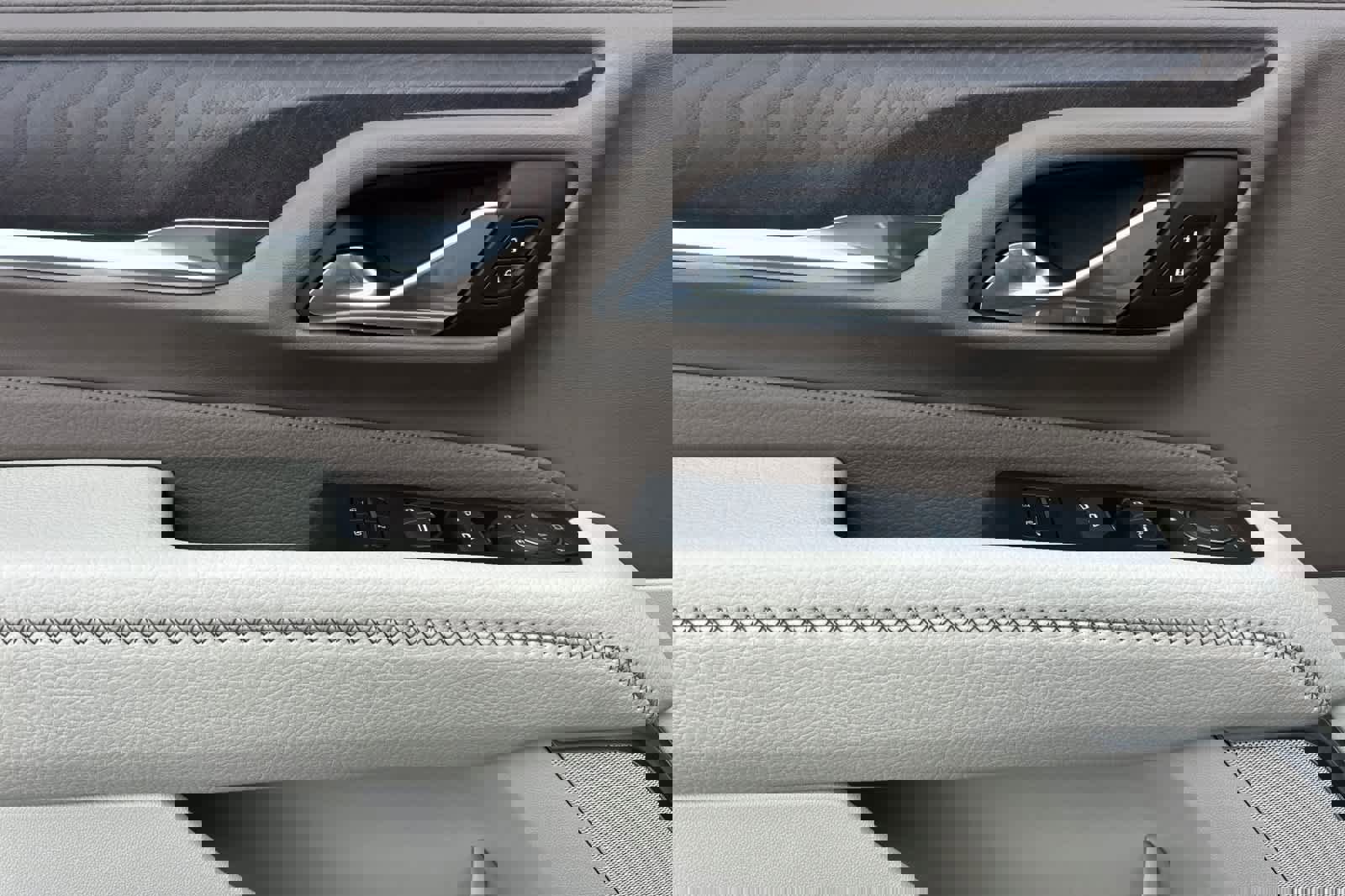 Used 2023 GMC Yukon XL Denali w/ Max Trailering Package image 12