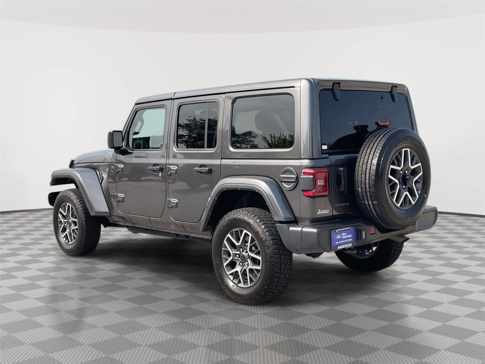 Used 2025 Jeep Wrangler Unlimited Sahara AWD/4WD image 9