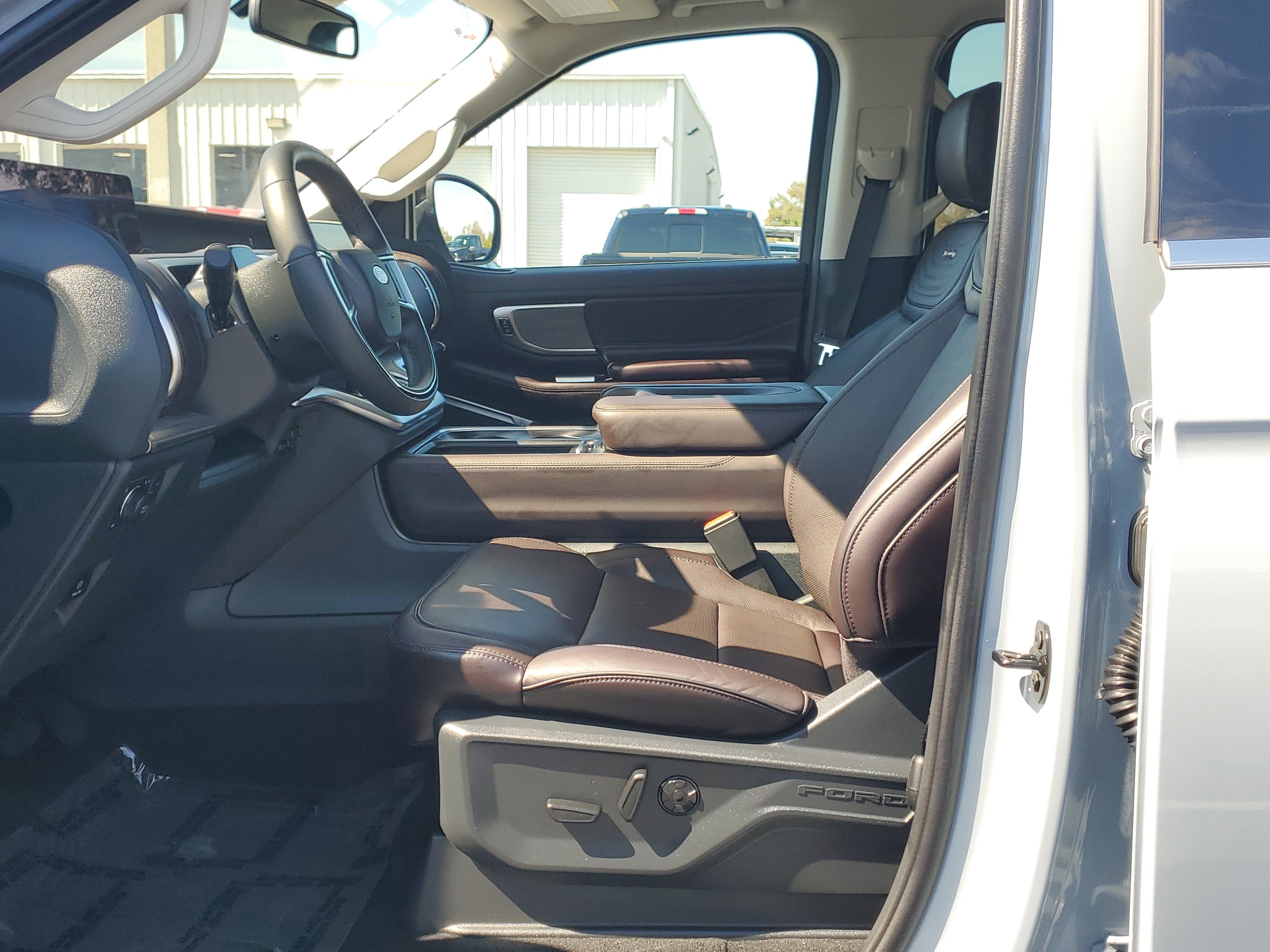 Certified 2025 Ford Expedition Platinum w/ Platinum Ultimate Package image 22