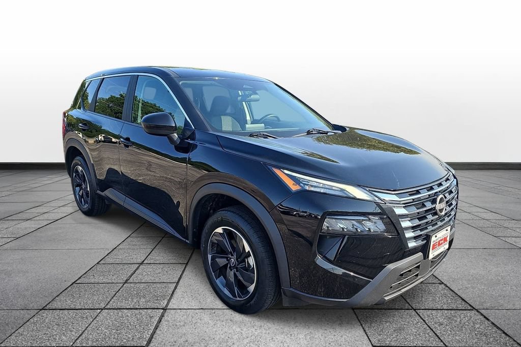 Used 2024 Nissan Rogue SV AWD/4WD image 3