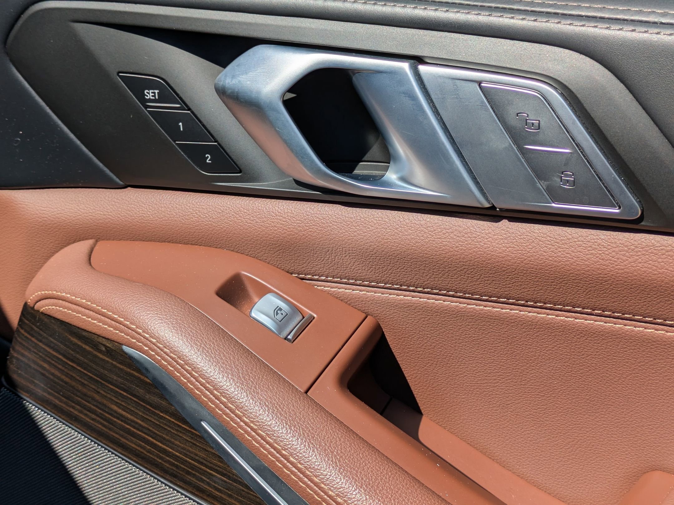 Used 2021 BMW X7 M50i w/ Executive Package image 43