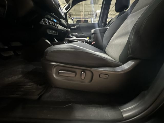 Used 2021 Toyota Tacoma TRD Off-Road AWD/4WD image 18