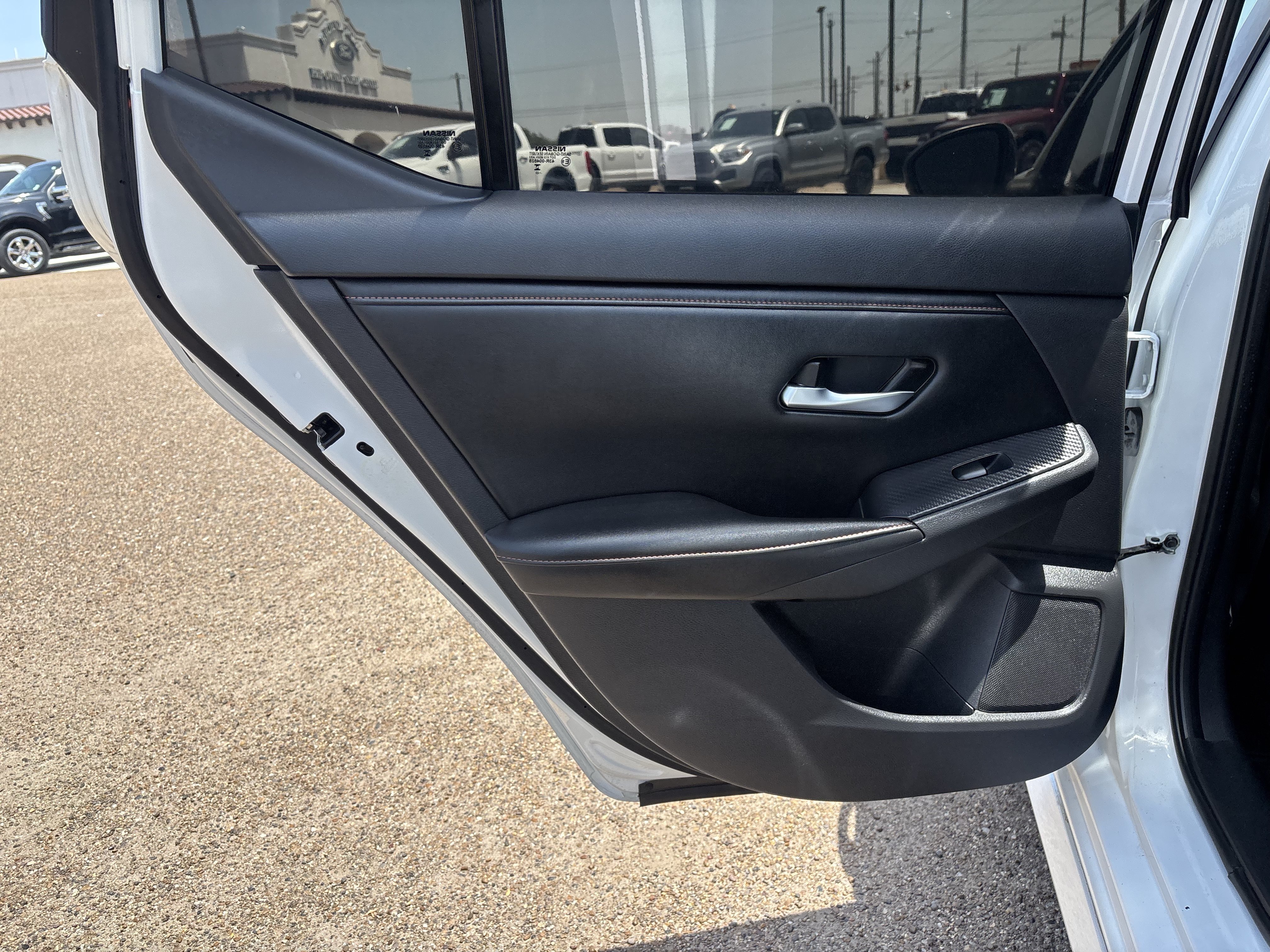 Used 2023 Nissan Sentra SR w/ Midnight Edition Package FWD image 14