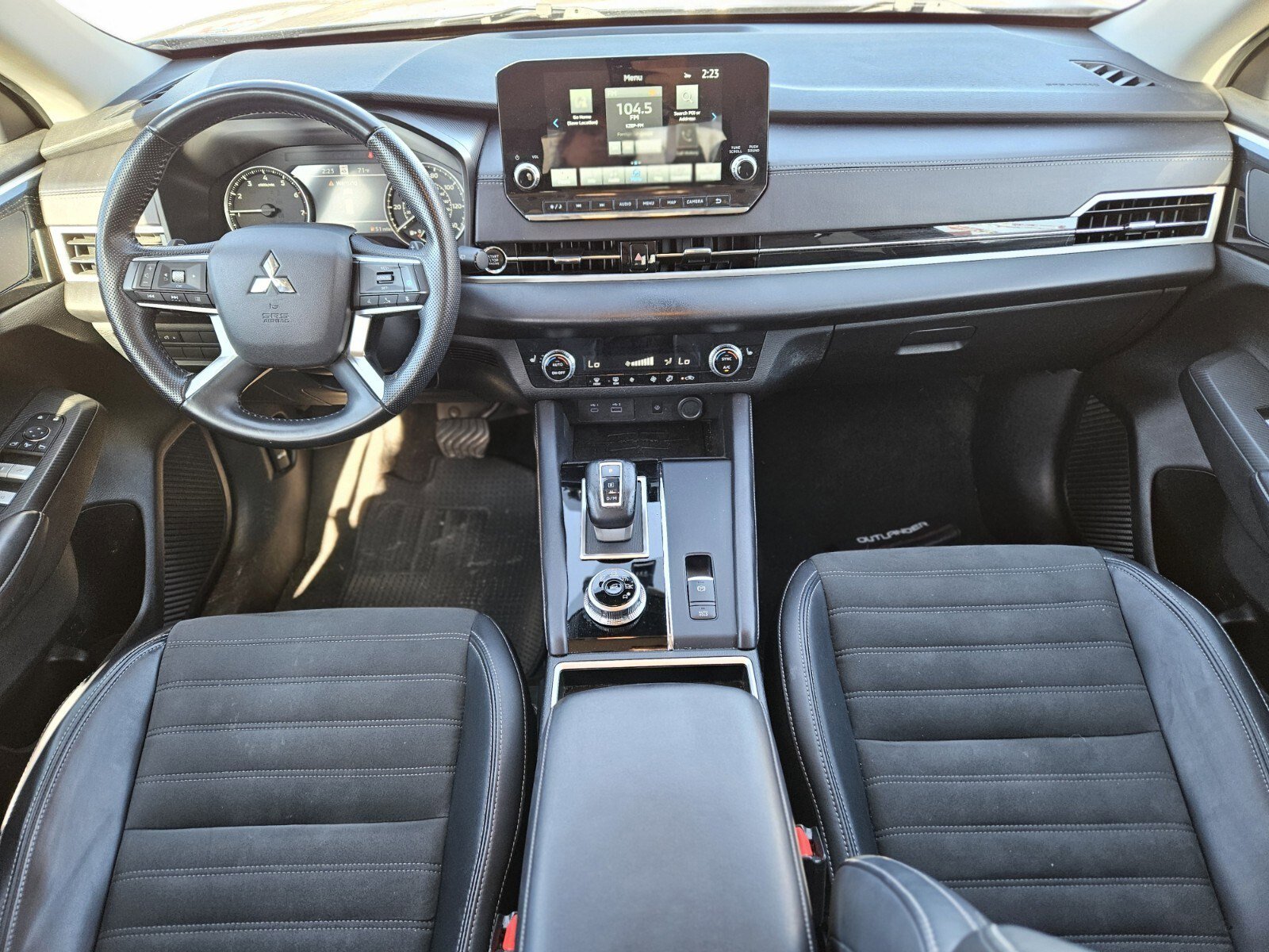 Used 2024 Mitsubishi Outlander SE image 13