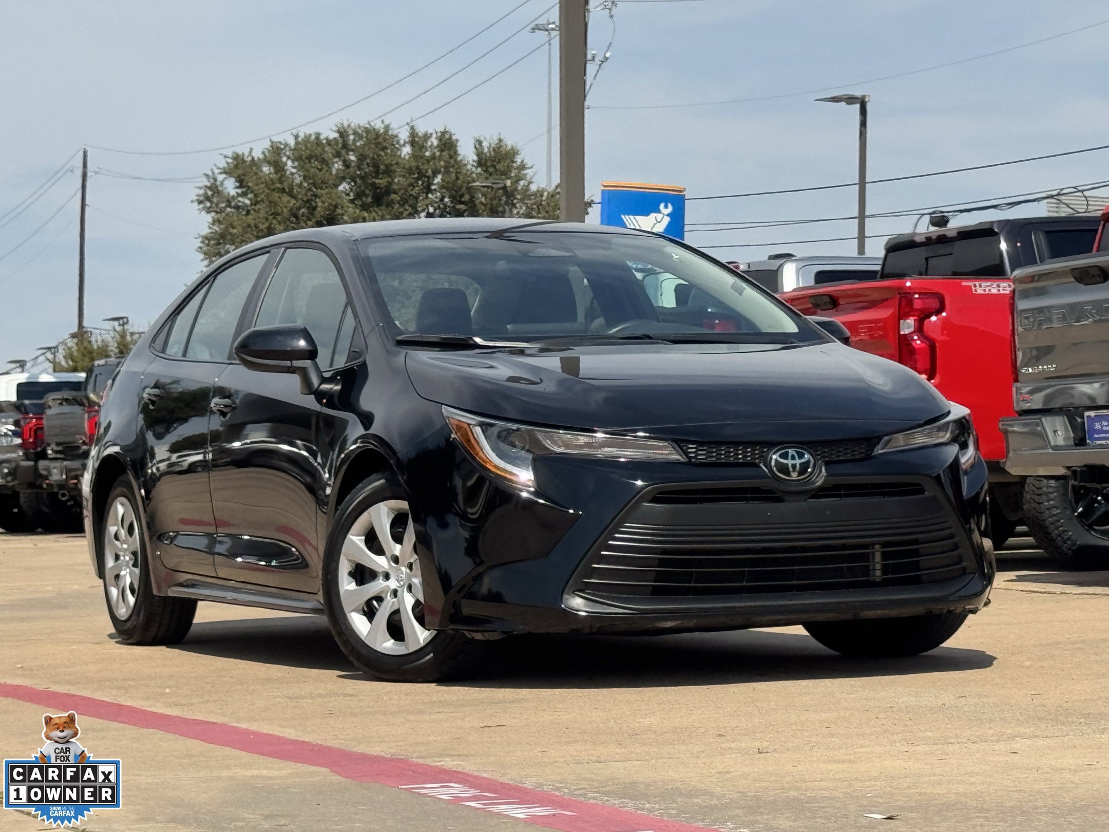 Used 2025 Toyota Corolla LE FWD image 2