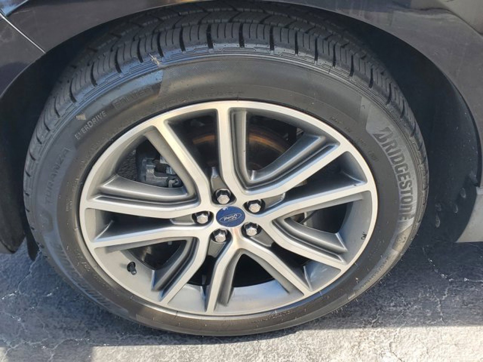 Certified 2019 Ford Edge Titanium image 4