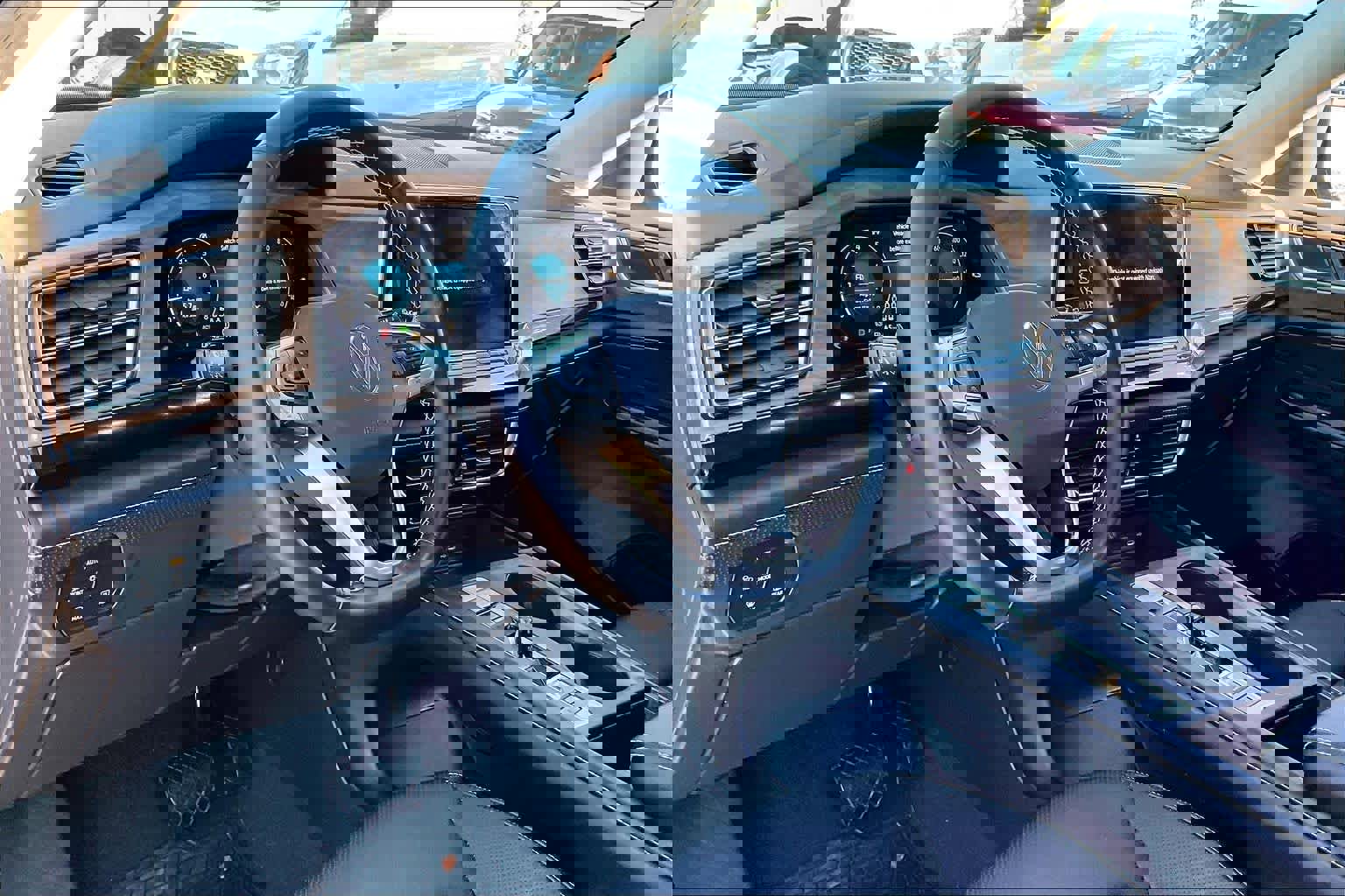 Used 2025 Volkswagen Atlas SE image 13