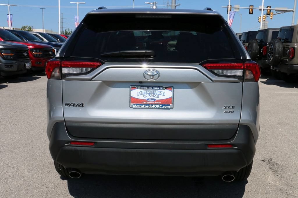 Used 2025 Toyota RAV4 XLE AWD/4WD image 6