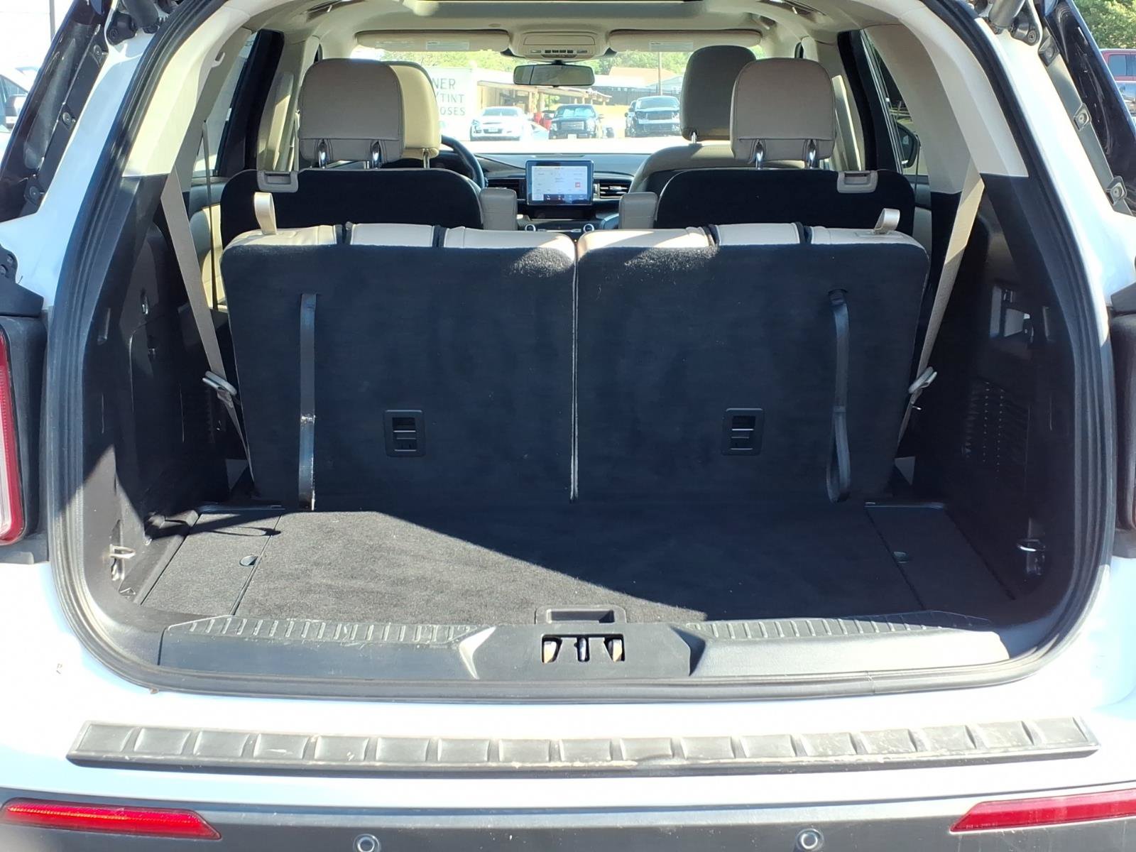 Certified 2020 Ford Explorer XLT w/ Equipment Group 202A RWD image 9