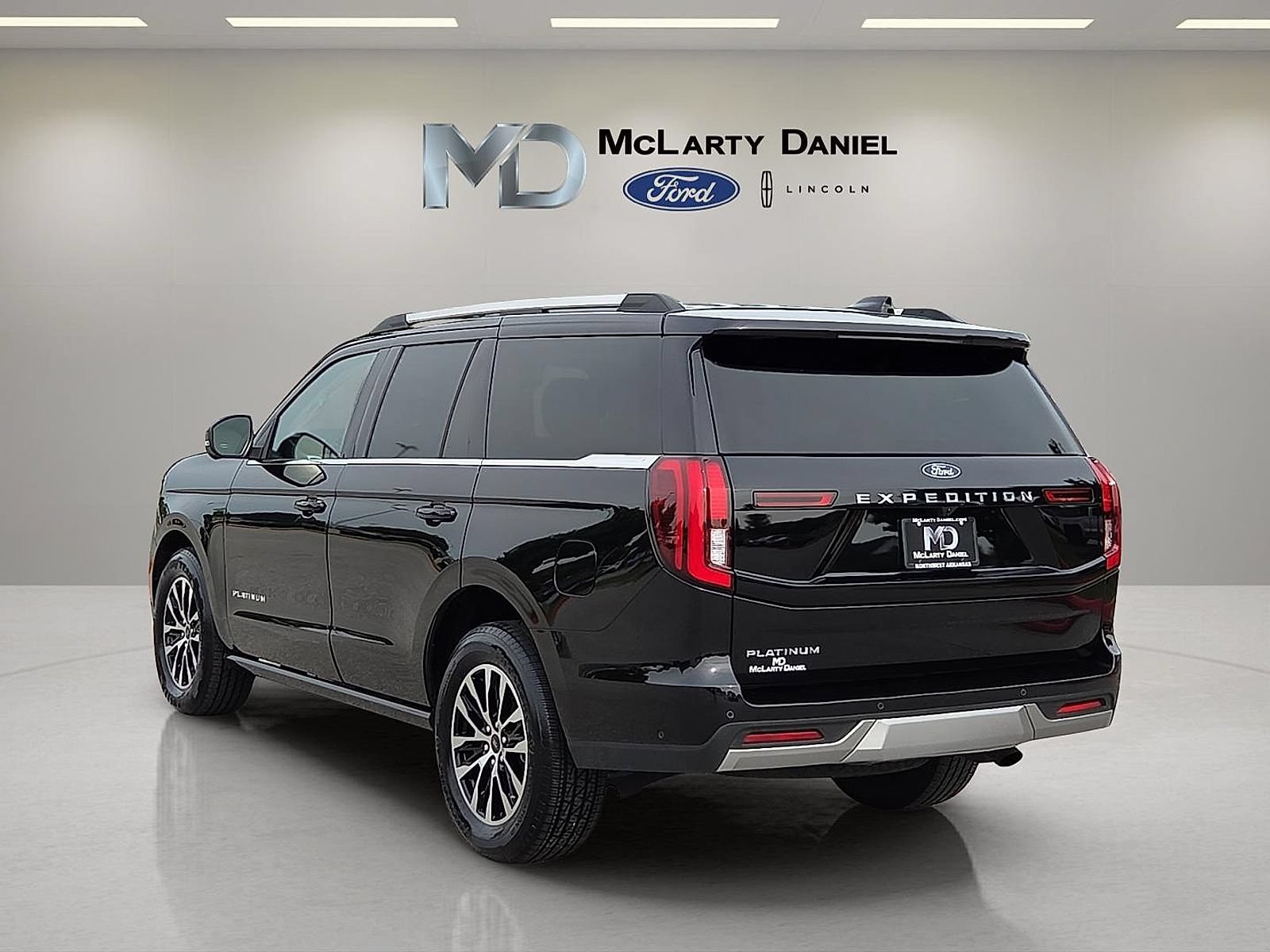 Certified 2025 Ford Expedition Platinum AWD/4WD image 4