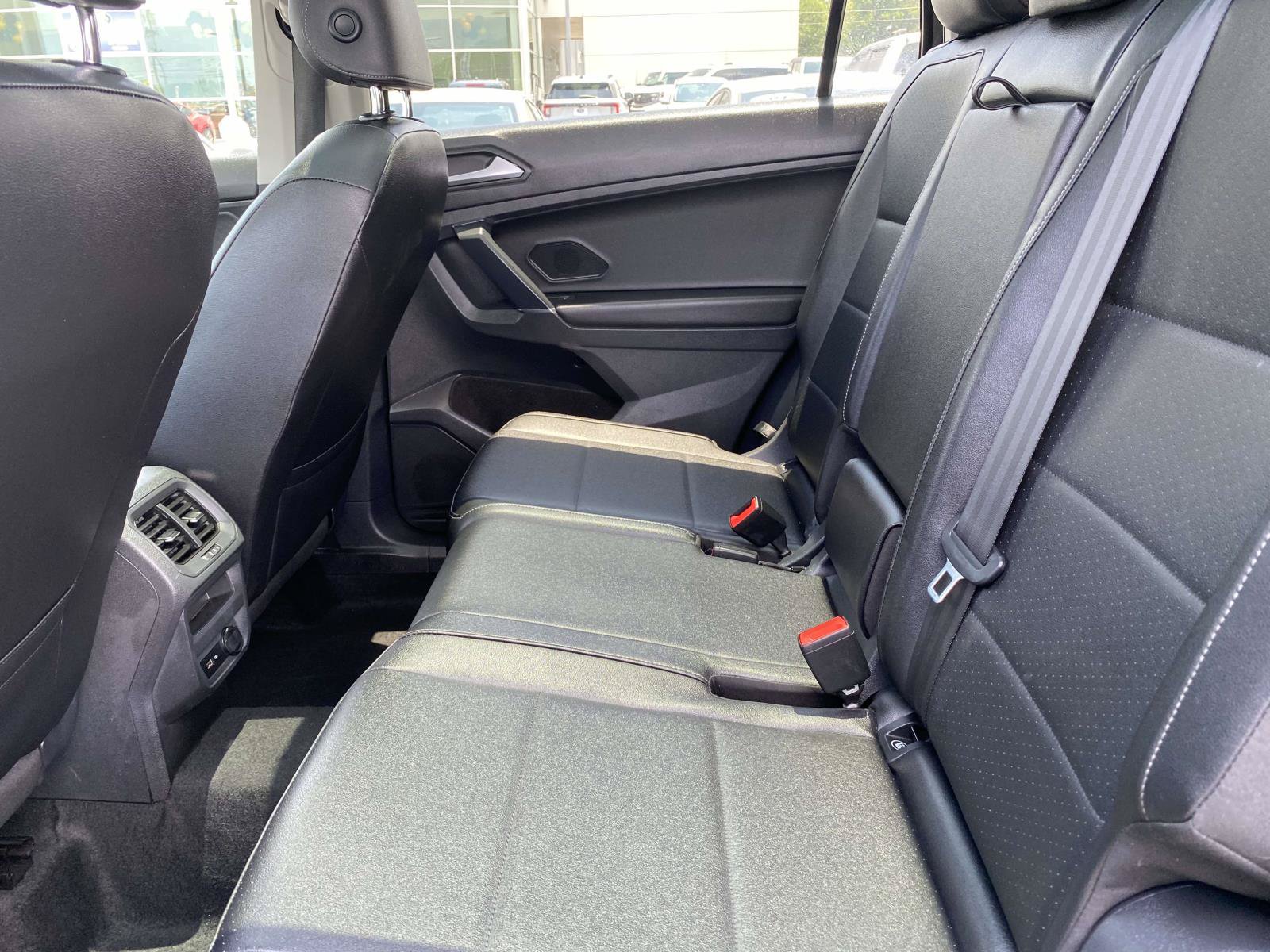Used 2020 Volkswagen Tiguan SE FWD image 12