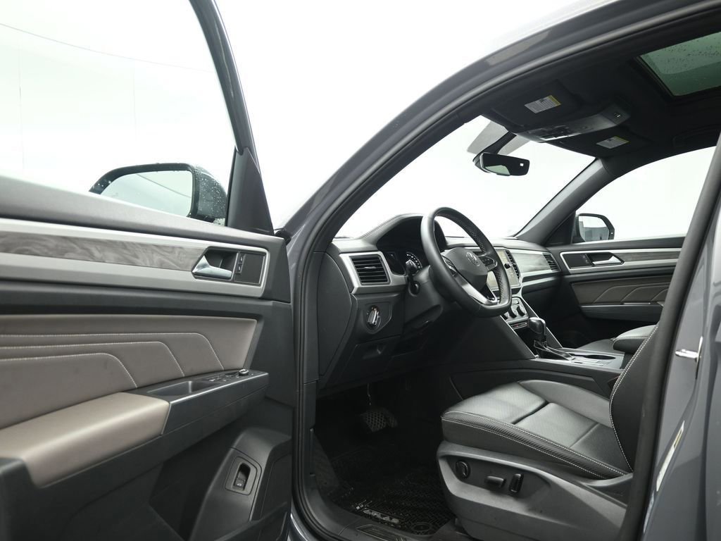 Used 2021 Volkswagen Atlas Cross Sport SE w/ Panoramic Sunroof Package image 34