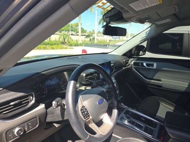 Certified 2022 Ford Explorer XLT w/ Equipment Group 202A image 8