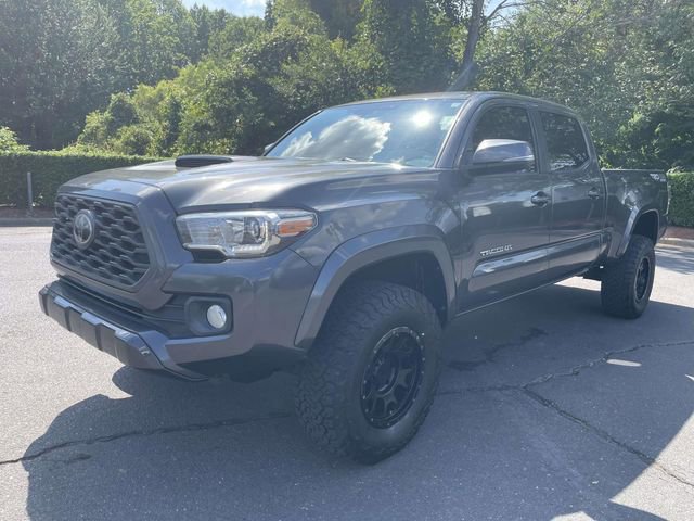 Used 2020 Toyota Tacoma TRD Sport w/ TRD Premium Sport Package AWD/4WD image 3
