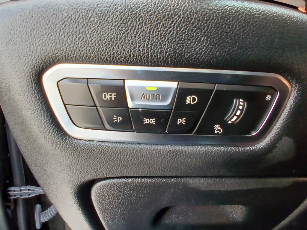 Used 2022 BMW X5 sDrive40i w/ M Sport Package RWD image 11