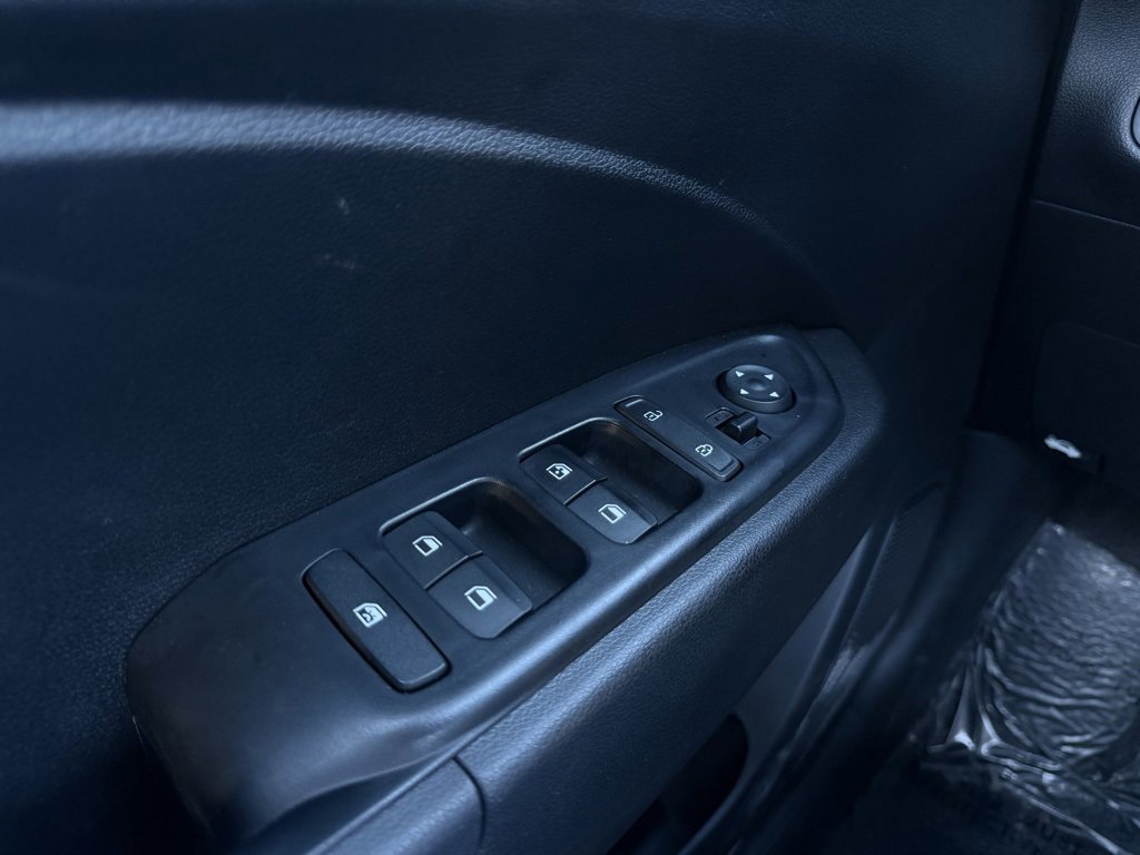 Used 2025 Hyundai Venue SEL image 12