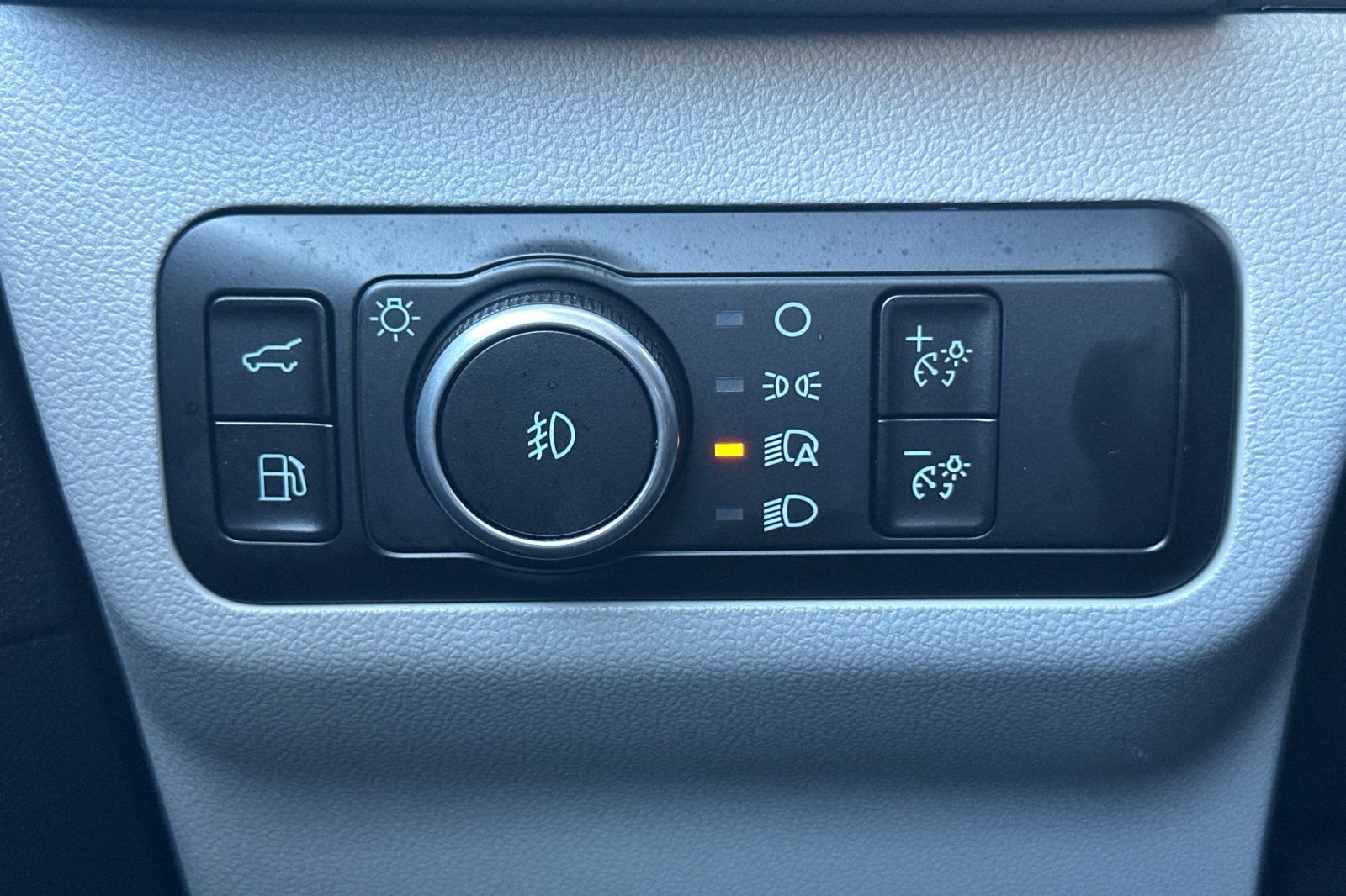 Certified 2025 Ford Escape SE FWD image 42
