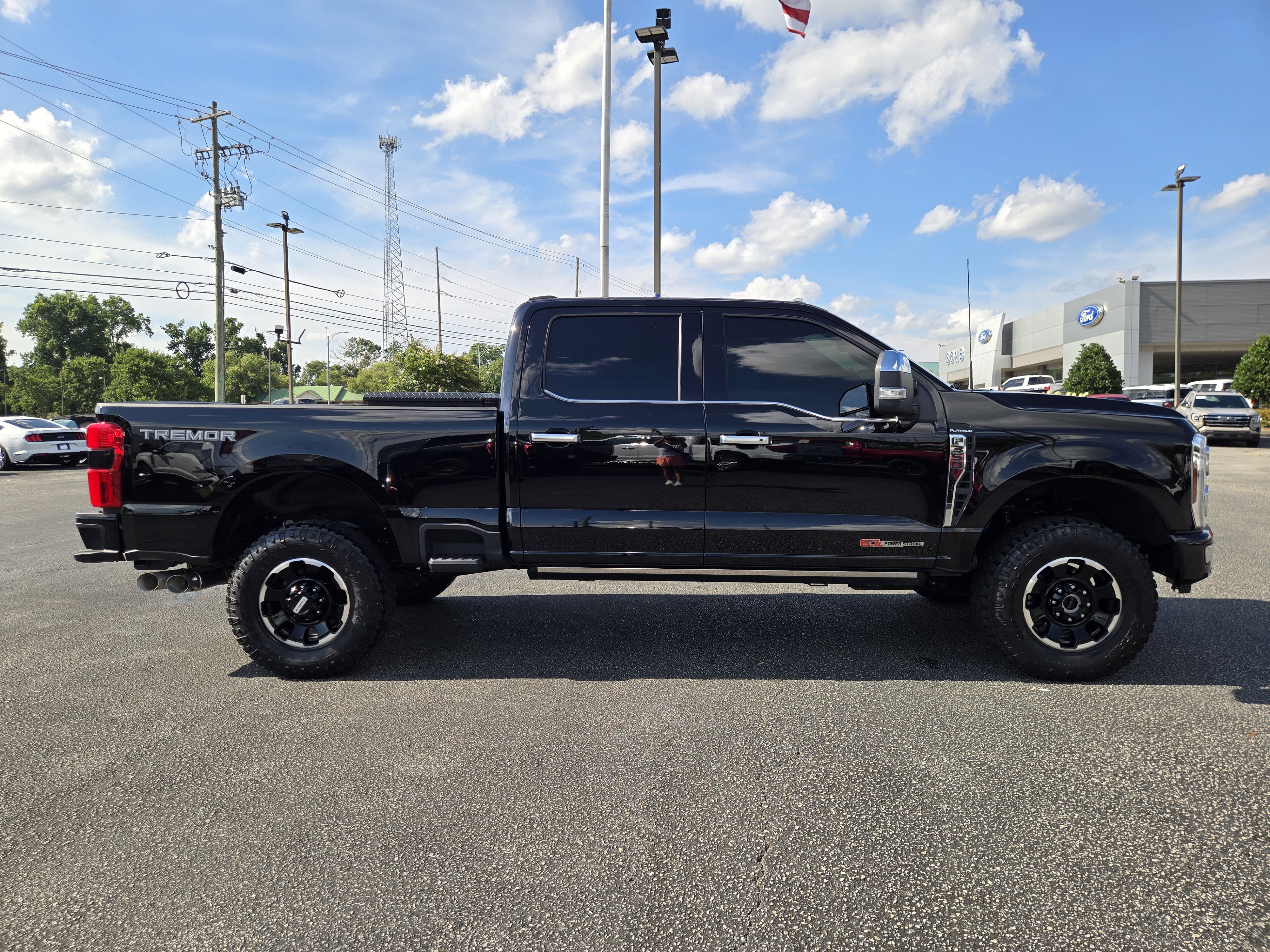 Certified 2025 Ford F350 Platinum w/ Platinum Plus Package AWD/4WD image 6