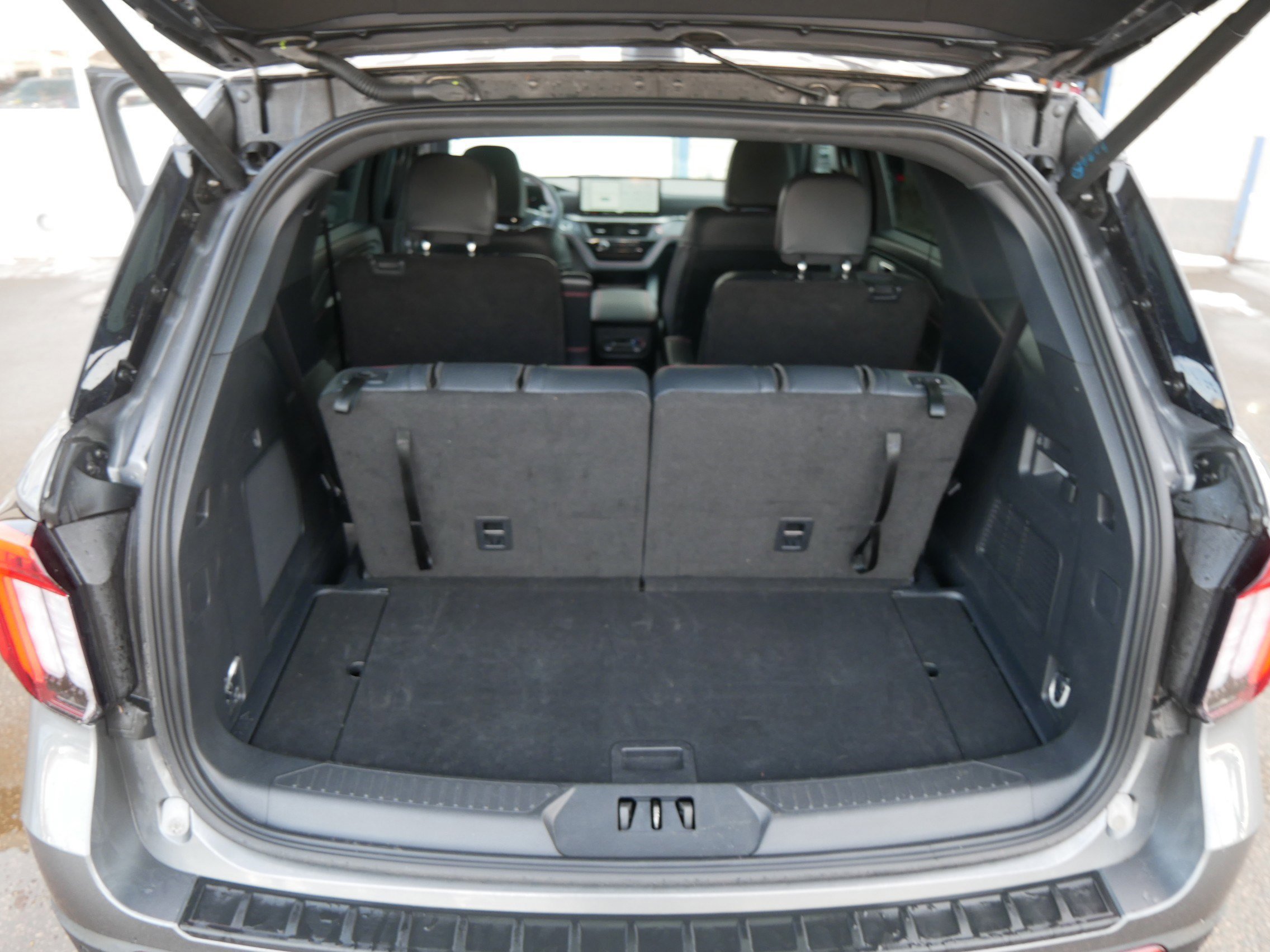 Certified 2025 Ford Explorer ST-Line image 18