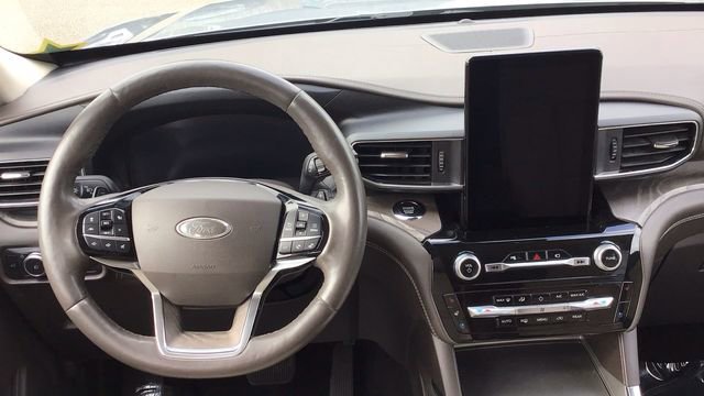 Certified 2021 Ford Explorer Platinum w/ Equipment Group 601A image 15