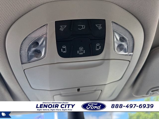Used 2023 Chrysler Pacifica Touring-L FWD image 17