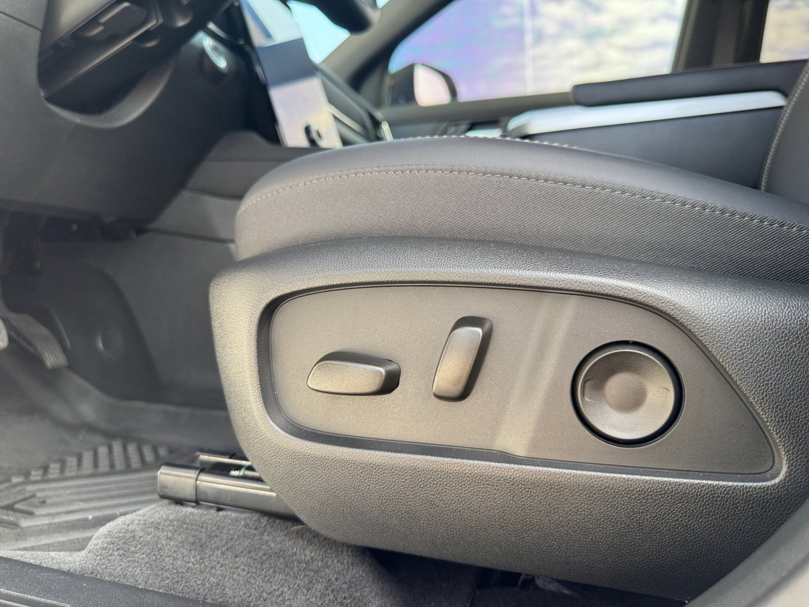 Used 2026 GMC Terrain Elevation w/ Elevation Premium Package FWD image 18