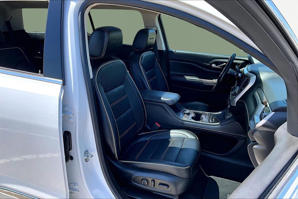 Used 2020 GMC Acadia Denali w/ Technology Package AWD/4WD image 9