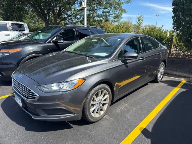 Certified 2017 Ford Fusion SE FWD image 3