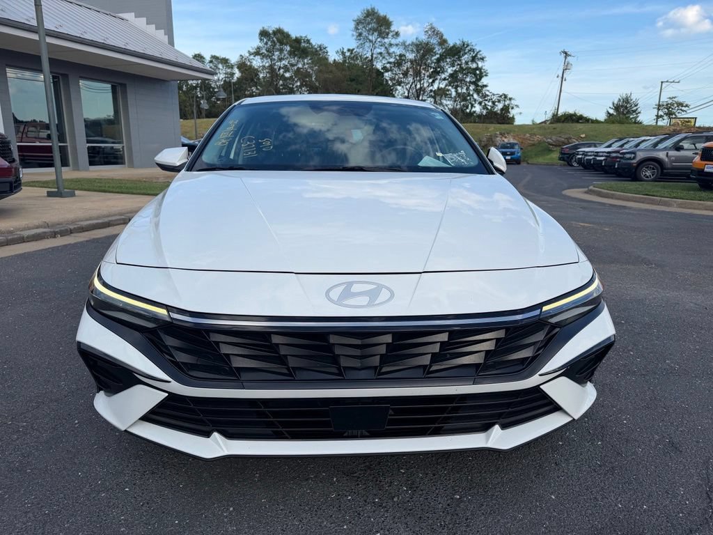 Used 2025 Hyundai Elantra SEL FWD image 8
