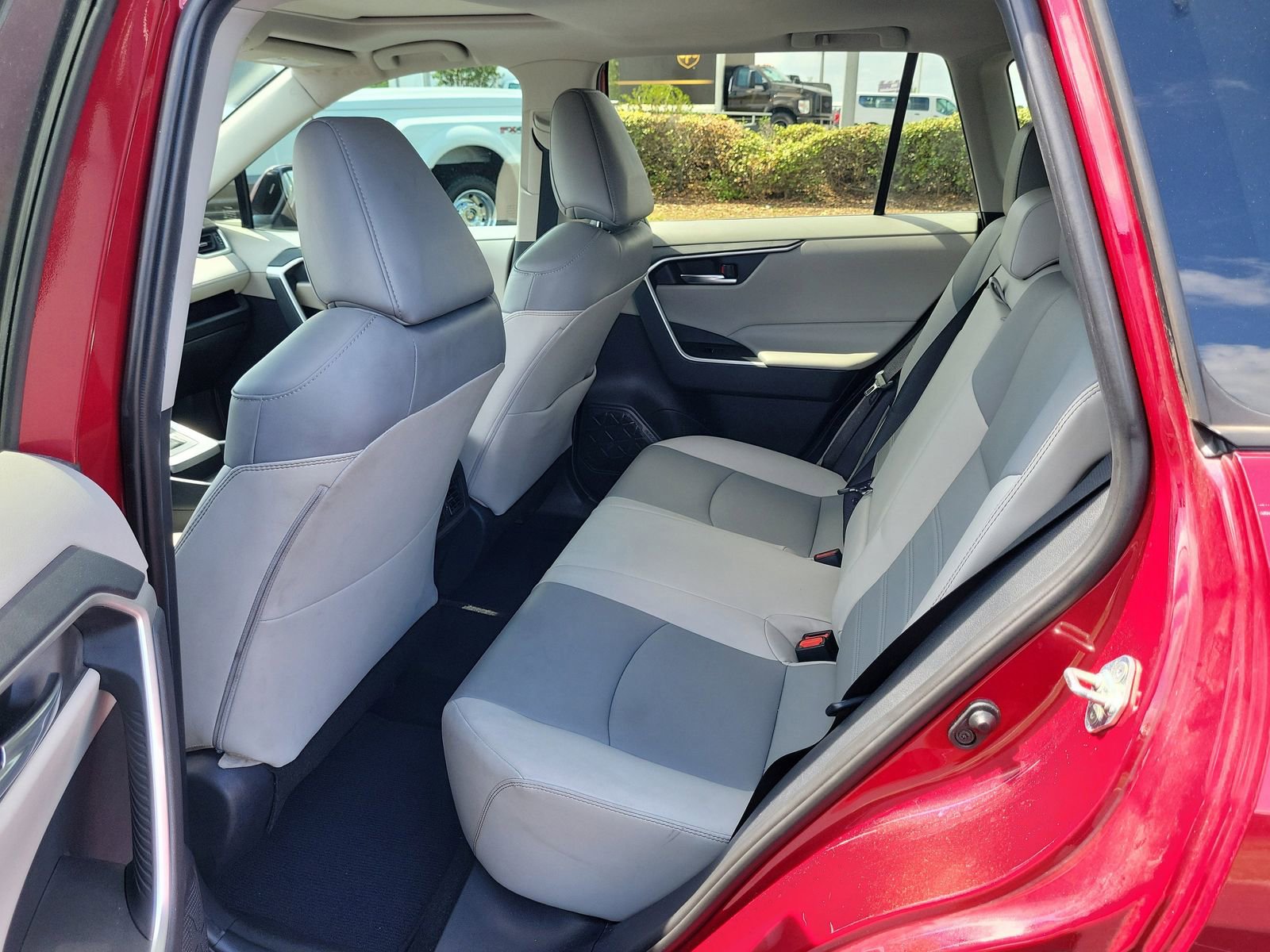 Used 2019 Toyota RAV4 XLE Premium FWD image 12
