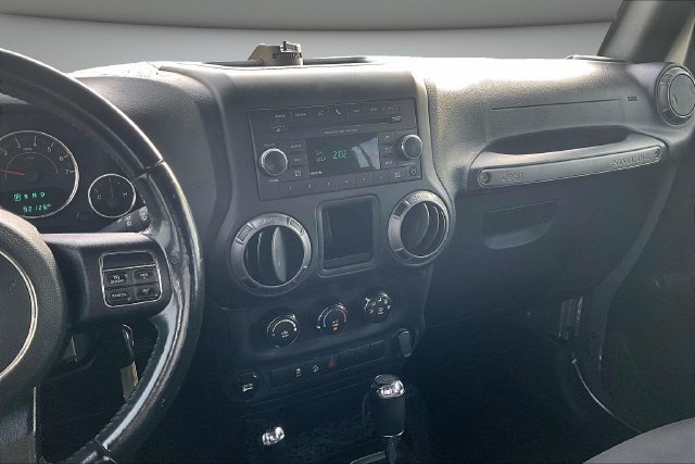 Used 2018 Jeep Wrangler Unlimited Sport w/ Connectivity Group AWD/4WD image 9