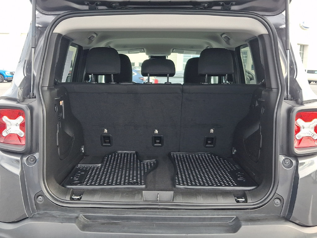 Used 2023 Jeep Renegade Latitude w/ Premium Group AWD/4WD image 29